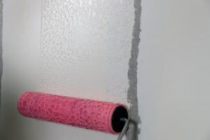 Effet éponge réalisé à l'aide du rouleau 81307 de Marmorino Tools